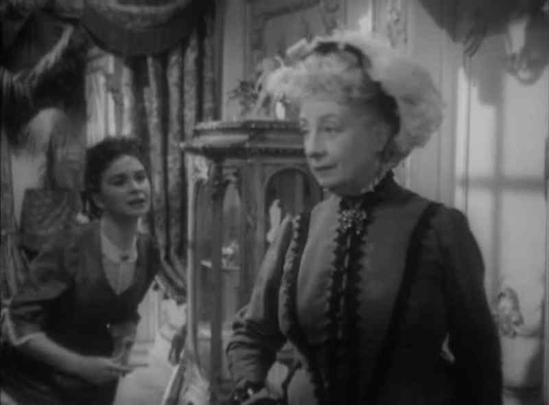 Madame, excuse me. Do you speak English?