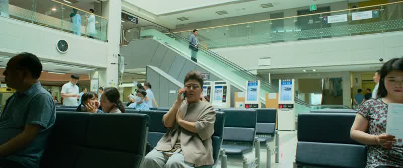 Madame, this woman behind me, is that...?