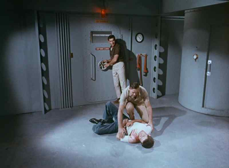 Maddox, flood this hatch. Doc!