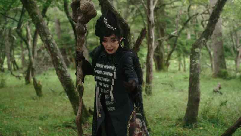 Magical staff, transform those wretched shoes