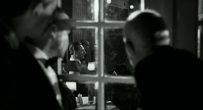 MAITRE'D: Jerzy, you know who that man is?