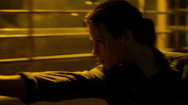 Major. Give me the weapon. - Take that
