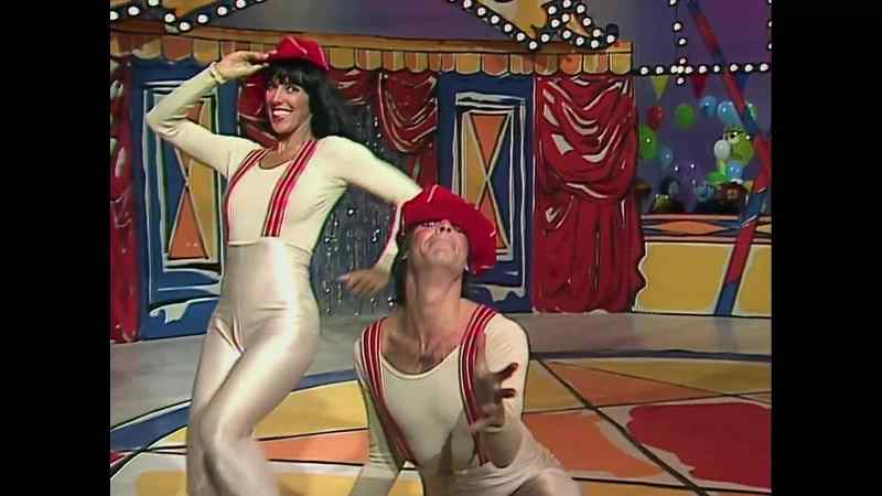 �� Make 'em laugh, make 'em laugh ♪
