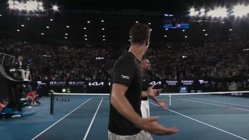 [male commentator] Two best mates