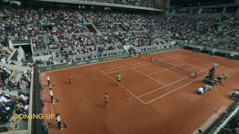 [male commentator] Welcome to Roland-Garros