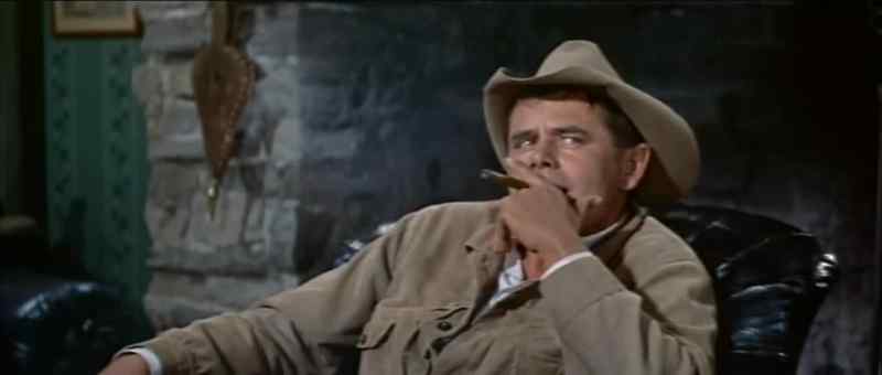 Malgrê his/her/its hurry to see me, doesn't your colonel wait for me?