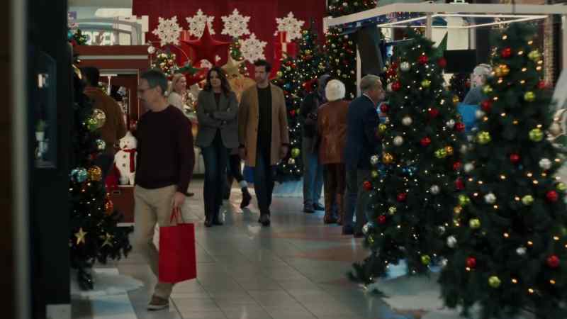 (mall patrons chattering)