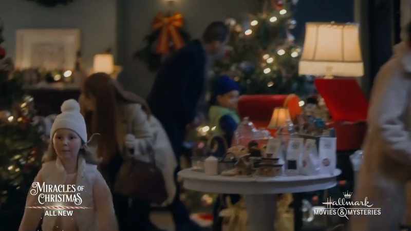 Mama! It's Aunt Clara! [squealing]
