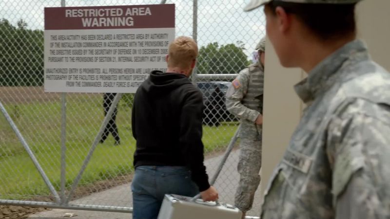 Man 3: Open the gate!