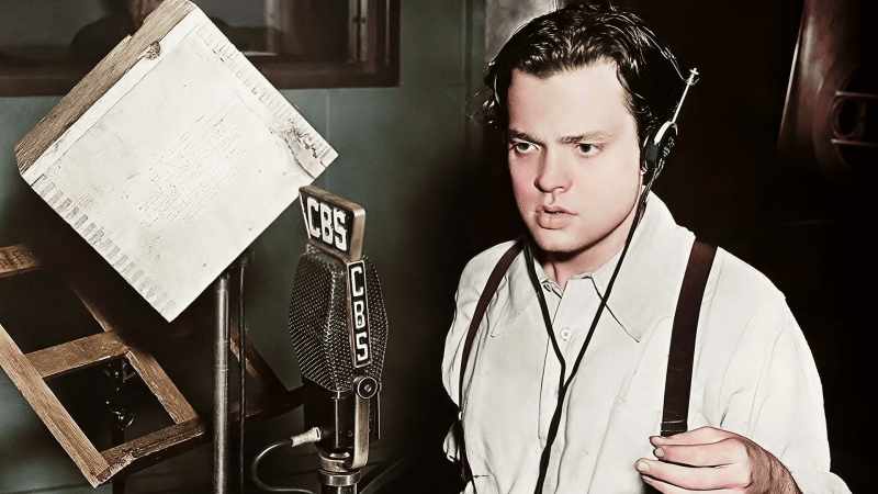 Man on radio: IT'S DEFINITELY EXTRATERRESTRIAL