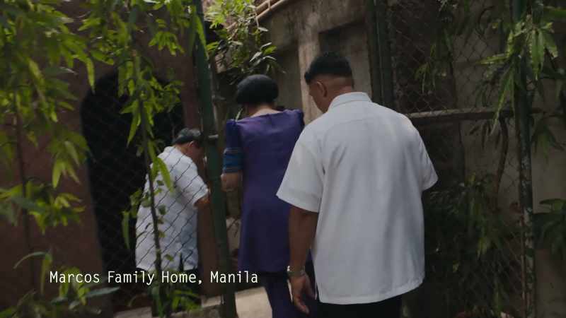 [man] Open the door. - [indistinct chatter]
