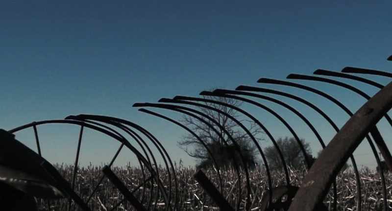 (man screams) (spikes squelch)
