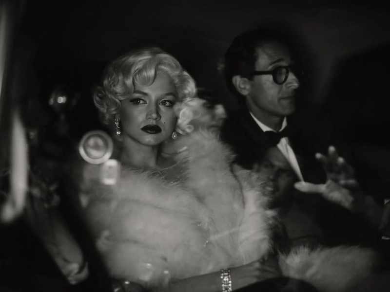 Marilyn! Marilyn! Marilyn! Marilyn!