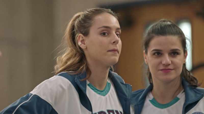 [Marvyn] Louise… -[Louise] Give me the ball