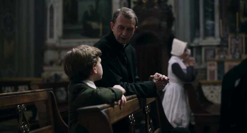 May I go sit next to Elia? - Of course
