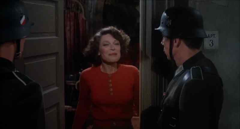 May I help you, gentlemen? - Anna Bronski?