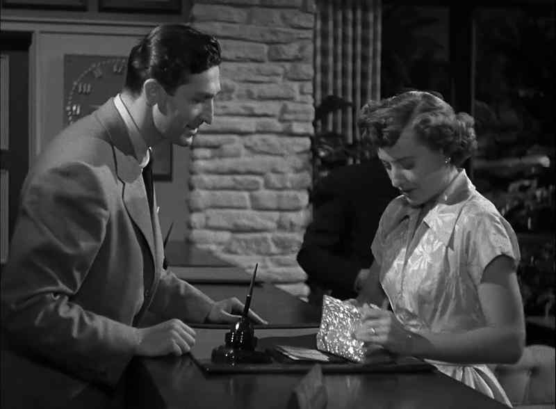 May I help you? - I'm Mrs Boothe