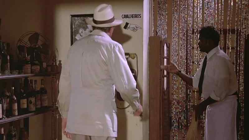 May I use your telephone? - Sim, Senhor