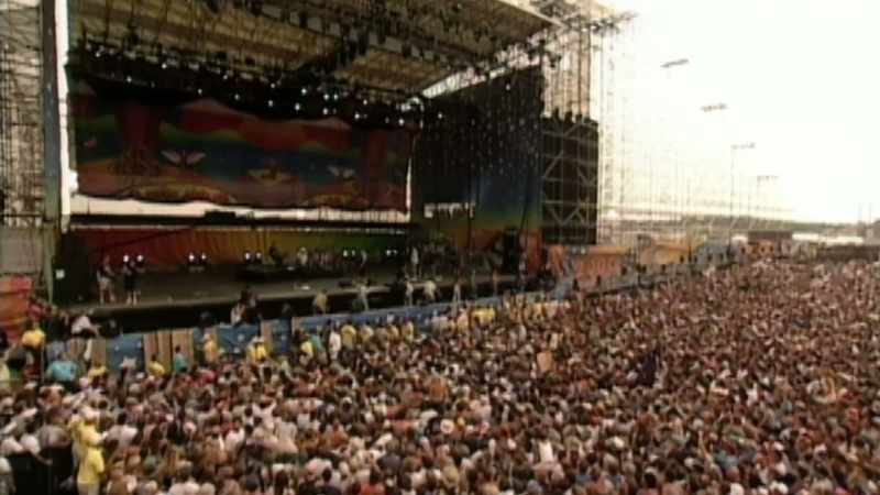 MC: Woodstock! -(CROWD CHEERING)