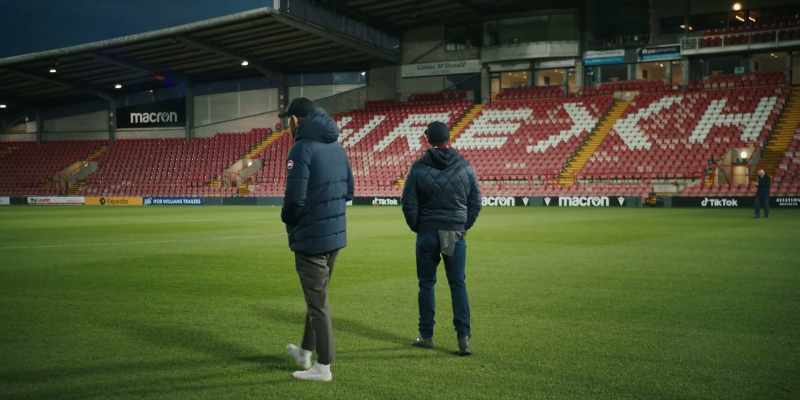 McElhenney and Reynolds go to Europe to see team