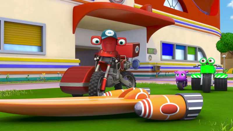 (mechanical creaking)