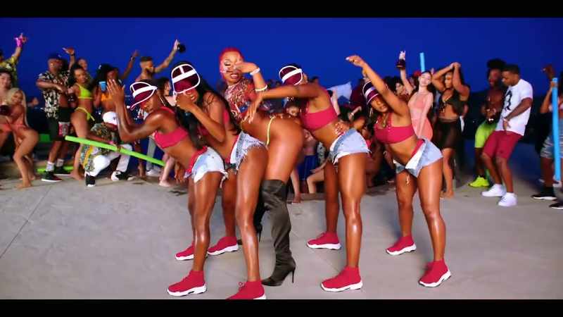MEGAN THEE STALLION: ♫ Real-ass bitch ♫