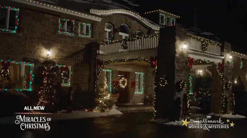 Merry Christmas, Alan. - Uh, please, come in. Come in