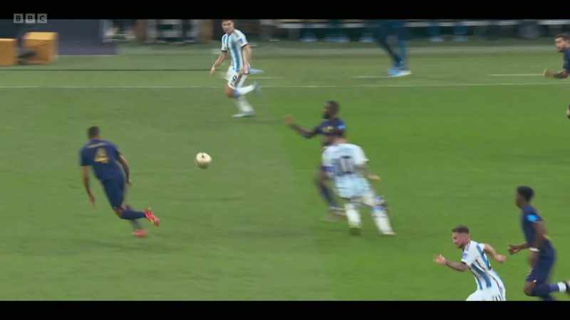Messi. Turns it out to Alvarez, who gets it through