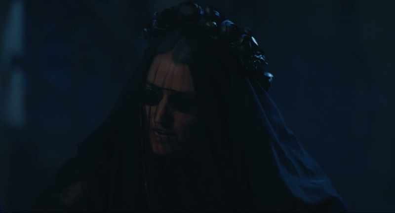 [metal jingling]