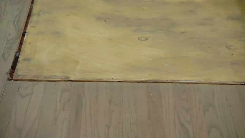 [Mike] '50s flooring. - Yeah