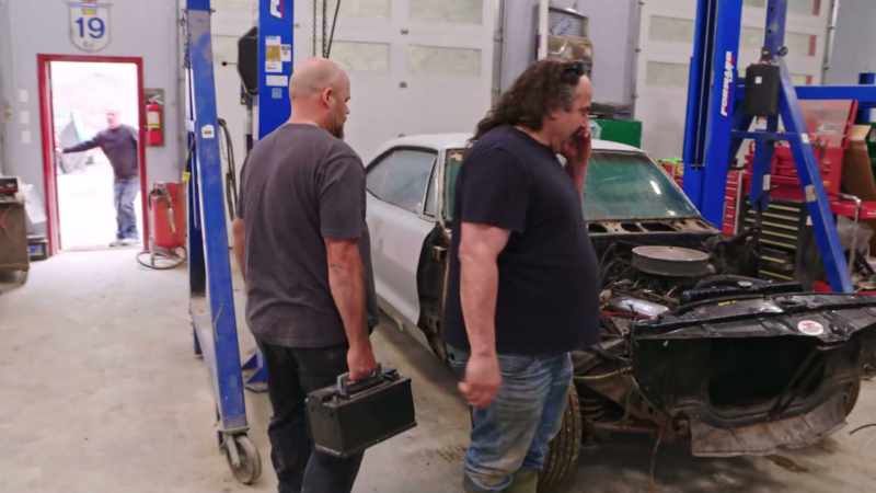 Mike has asked his go-to engine expert, Dave, to help Avery test the motor
