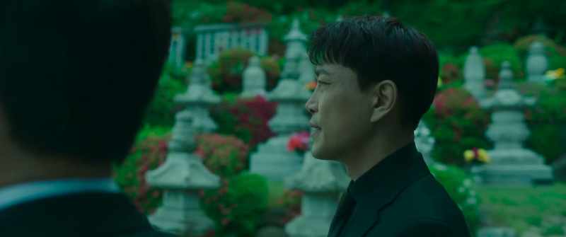 Min-sung was chasing after them by himself while you were away