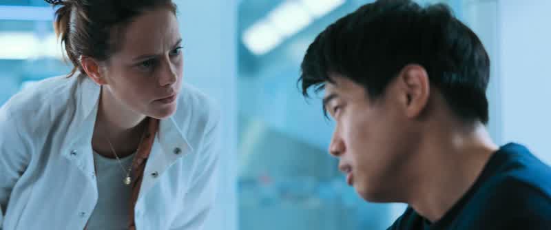 Minho? You're a traitor! We trusted you! - Get off! - Hey, let her go! Get off me! Get off me! I'll