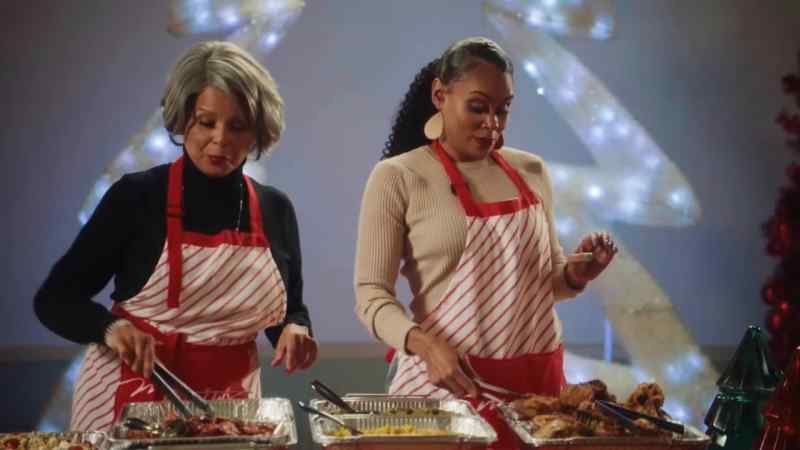 Mm-hm, them wings, them chickens be clucking