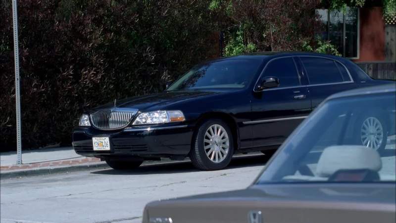 Mm hmm Town car