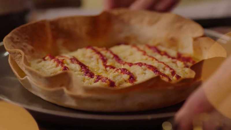 Mmm! A crisp crust, soft-yolked eggs, salty ham and melted cheese
