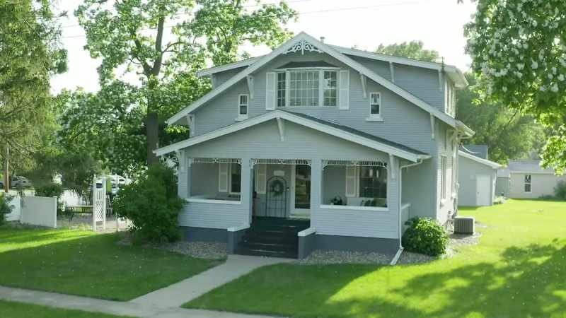 Mmm-hmm. -And then, I was thinking because it's Craftsman home