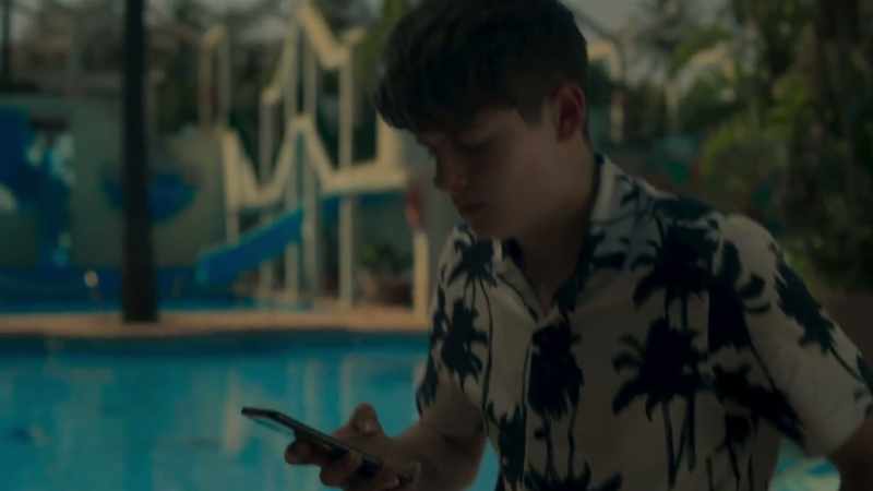 Mobile vibrates