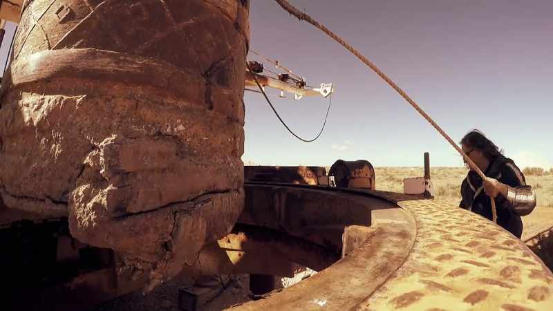 Modern drill rigs use hydraulics for heavy lifting