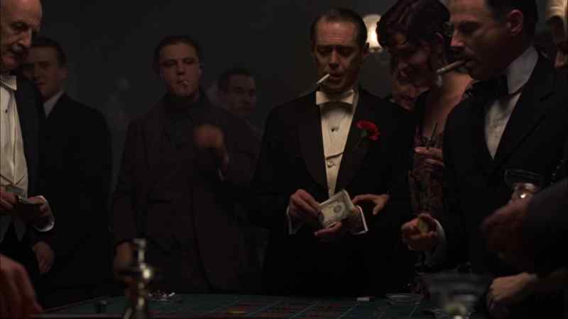 Money plays. 3,000 on black