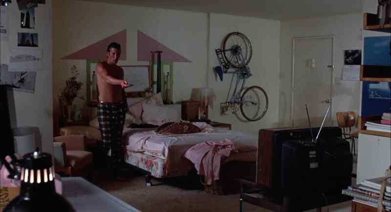 Monica, come out here. - No!