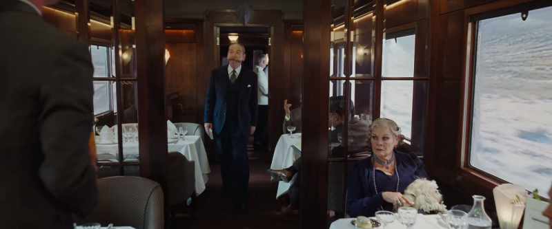 Monsieur. How about a apéritif?