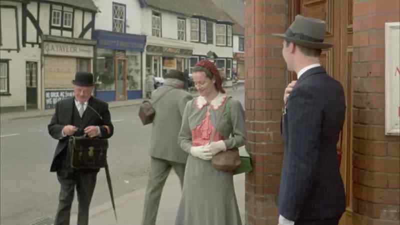 Morning, Miss King. - Morning, Mr. Mainwaring