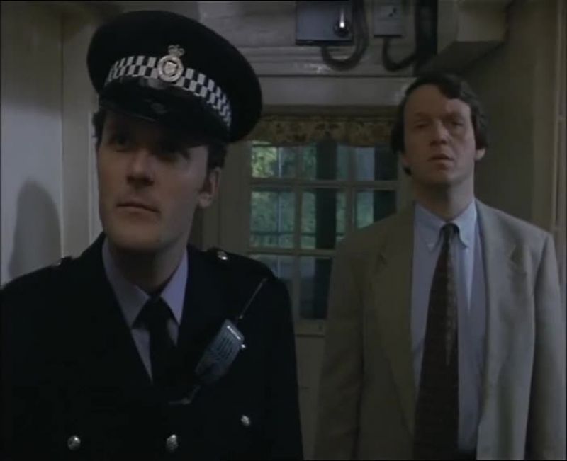 (Morse knocks on door) Mr Willowbank?