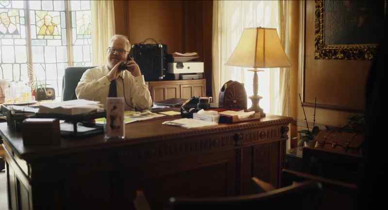 [Mortimer] Uncle Barry, you wanted to see me? - Yeah, yeah, uh
