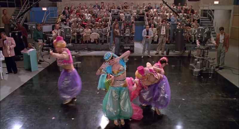 Move in, two. I can't hear the rhythm. Get the rhythm up
