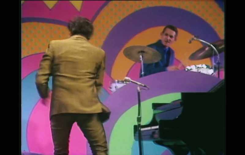 �� Move it, move it, baby ♪