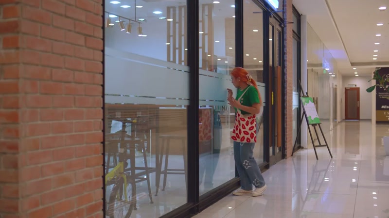 MR. GREEN LOOKING FOR GROCERY GIRL