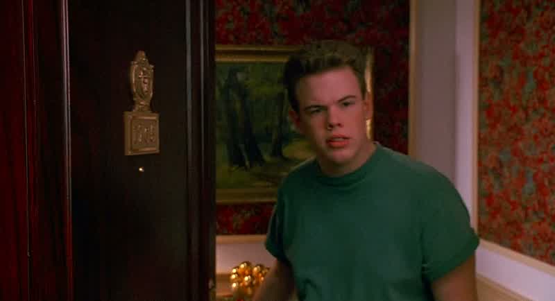 Mr McCallister's room service bill sirMerry Christmas sirNice family ReallyMerry Christmas indeedOh DadKevin You spent 967 on room service