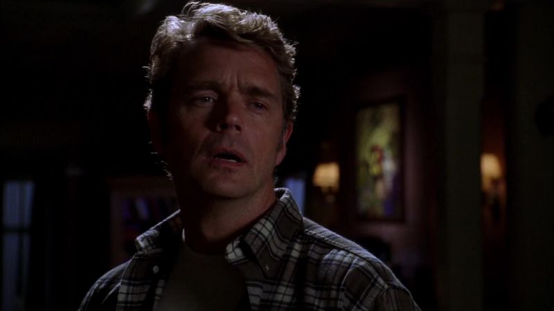 Mrs. Kent, Mr. Kent. - Hello, sheriff
